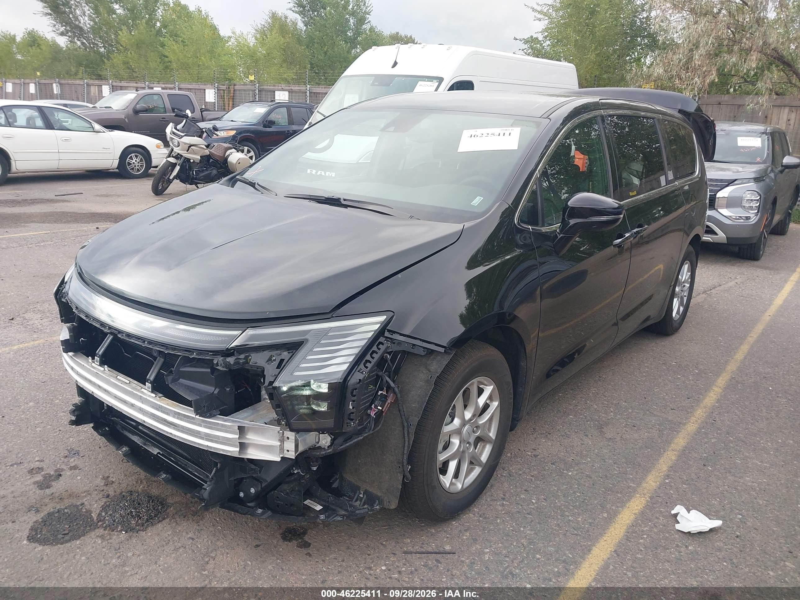2027 CHRYSLER PACIFICA Select — I2