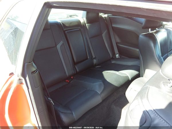 2016 DODGE CHALLENGER SXT PLUS — I8