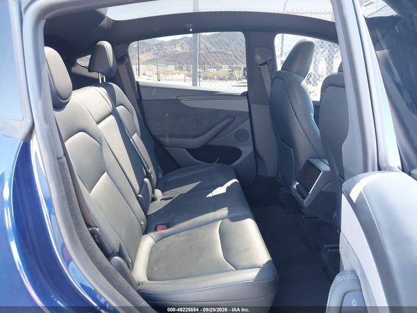 2026 TESLA MODEL Y — I8