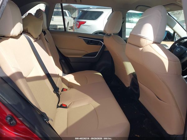2019 TOYOTA RAV4 LE — I8
