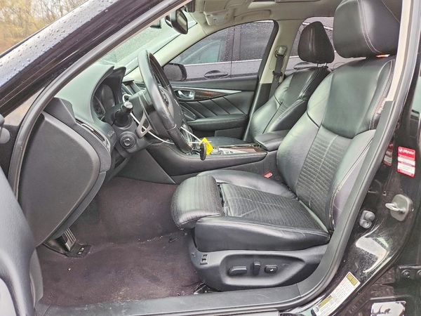 2015 INFINITI Q50