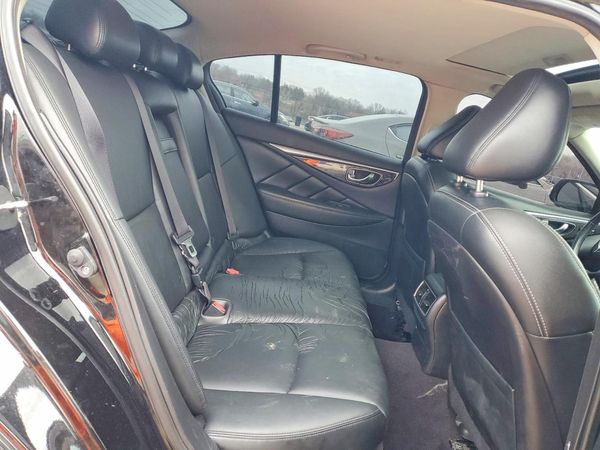 2015 INFINITI Q50