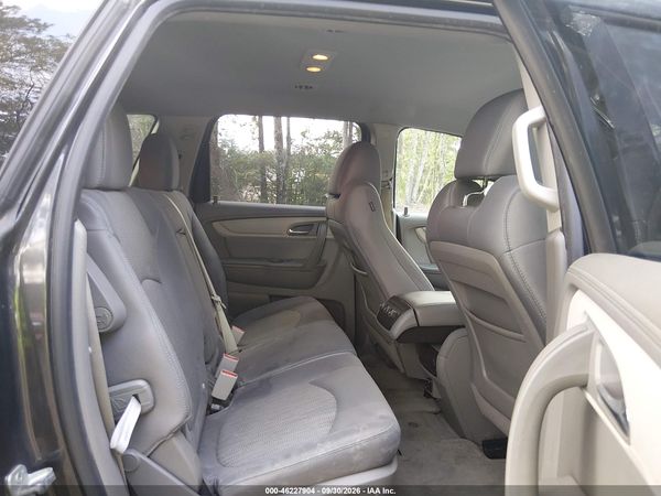 2015 CHEVROLET TRAVERSE LS — I8