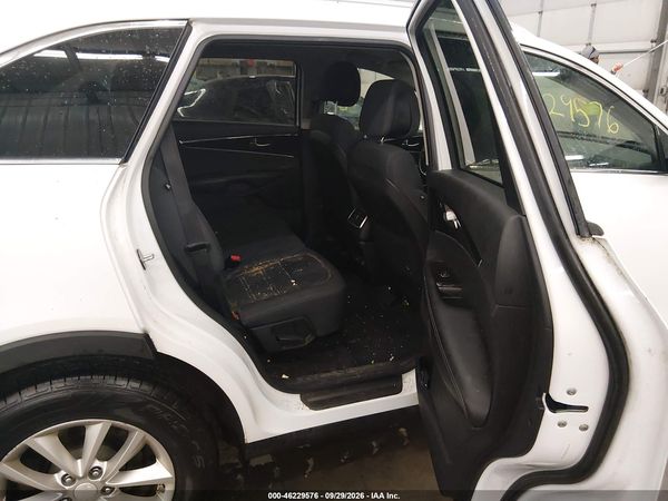 2016 KIA SORENTO 2.4L LX — I8