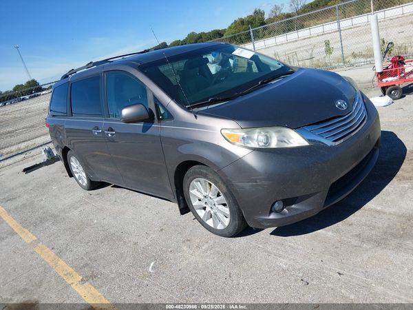 2013 TOYOTA SIENNA XLE 7 PASSENGER — I1