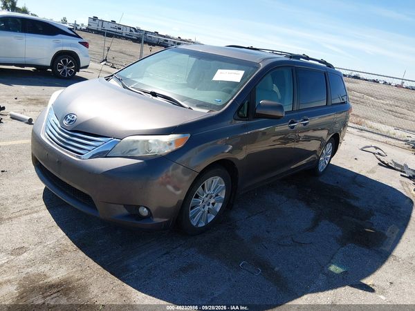 2013 TOYOTA SIENNA — I2