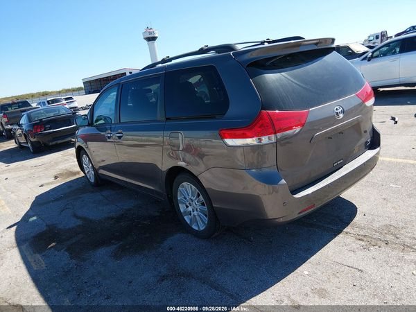 2013 TOYOTA SIENNA XLE 7 PASSENGER — I3