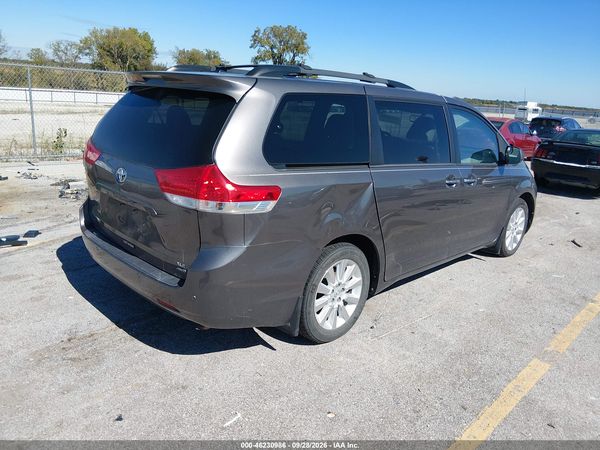 2013 TOYOTA SIENNA XLE 7 PASSENGER — I4