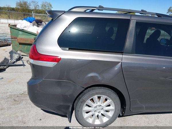 2013 TOYOTA SIENNA XLE 7 PASSENGER — I6