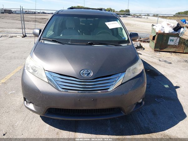 2013 TOYOTA SIENNA XLE 7 PASSENGER — I115