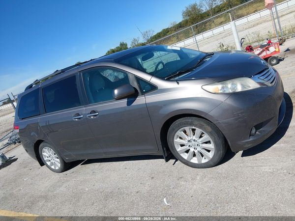 2013 TOYOTA SIENNA XLE 7 PASSENGER — I116