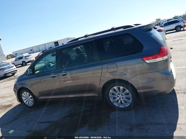 2013 TOYOTA SIENNA XLE 7 PASSENGER — I117