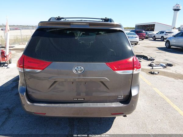 2013 TOYOTA SIENNA XLE 7 PASSENGER — I119