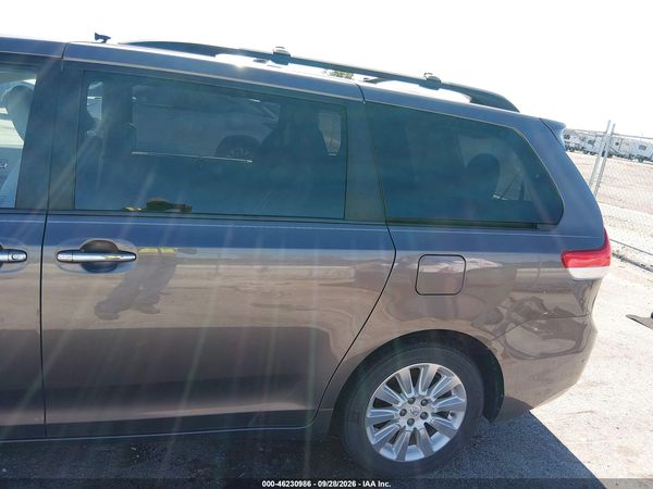 2013 TOYOTA SIENNA XLE 7 PASSENGER — I153