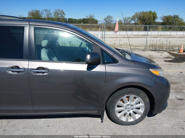 2013 TOYOTA SIENNA XLE 7 PASSENGER — I154