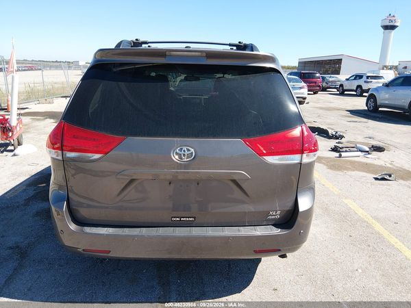 2013 TOYOTA SIENNA XLE 7 PASSENGER — I155