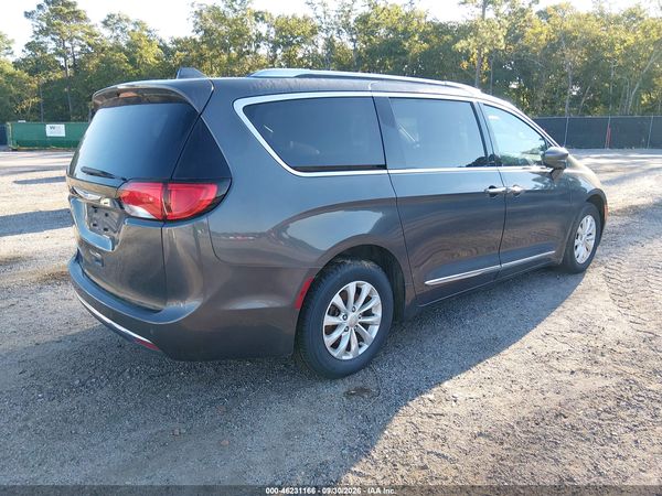 2018 CHRYSLER PACIFICA TOURING L PLUS — I4