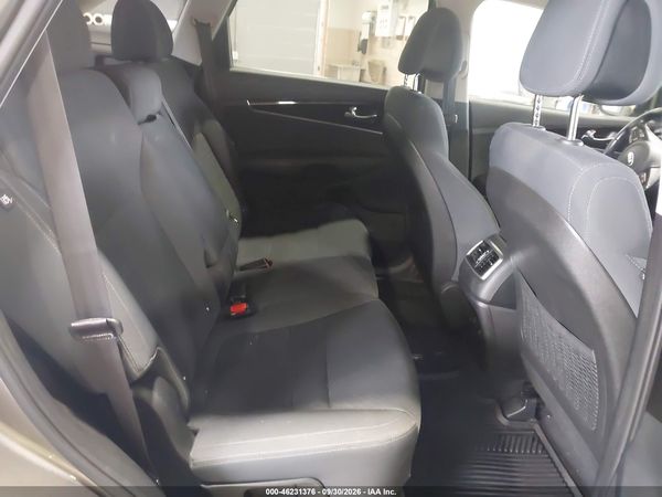 2016 KIA SORENTO 2.4L LX — I8