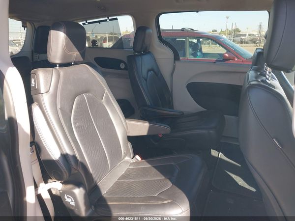 2018 CHRYSLER PACIFICA TOURING L — I8