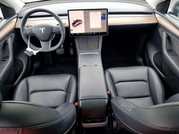 2024 TESLA MODEL Y