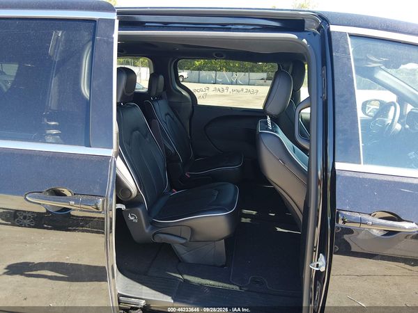 2026 CHRYSLER PACIFICA LIMITED — I8
