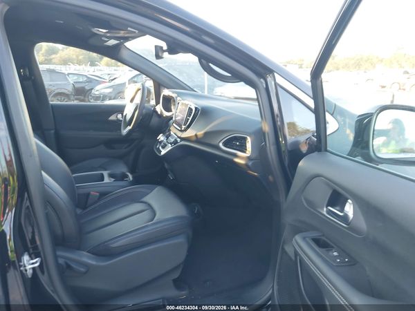 2025 CHRYSLER PACIFICA SELECT — I5