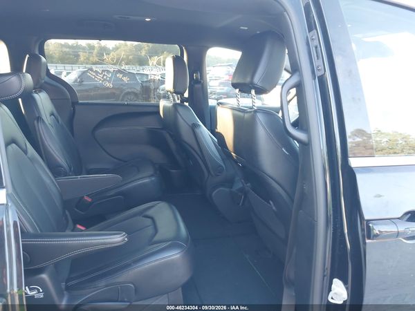 2025 CHRYSLER PACIFICA SELECT — I8