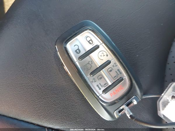 2025 CHRYSLER PACIFICA SELECT — I11