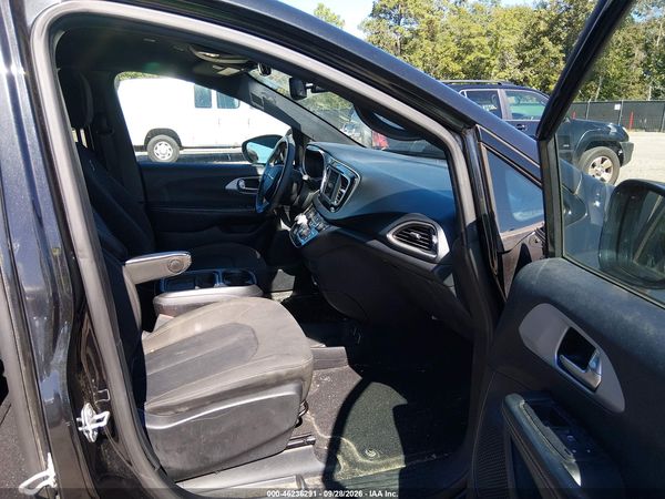 2020 CHRYSLER PACIFICA TOURING — I5