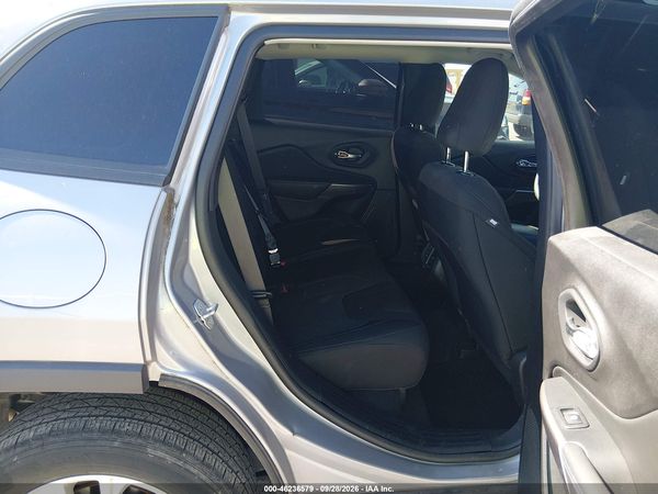 2021 JEEP CHEROKEE LATITUDE FWD — I8