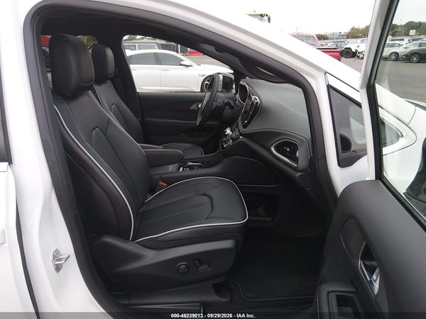 2027 CHRYSLER PACIFICA Limited — I5