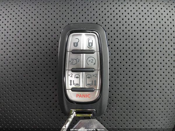 2027 CHRYSLER PACIFICA Limited — I11