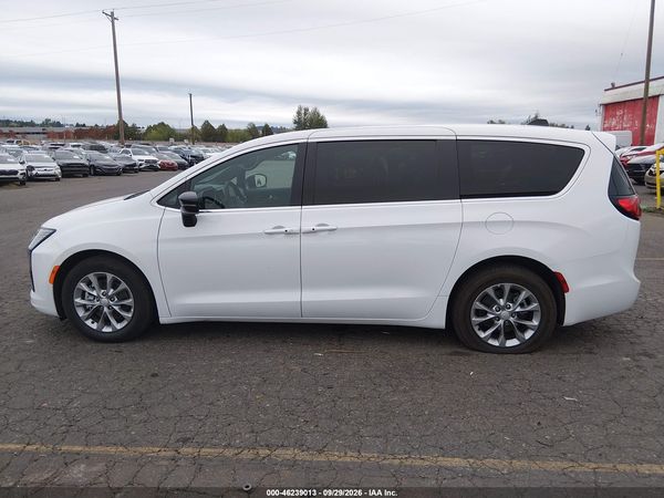 2027 CHRYSLER PACIFICA Limited — I117