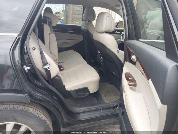 2016 KIA SORENTO 2.4L LX — I8