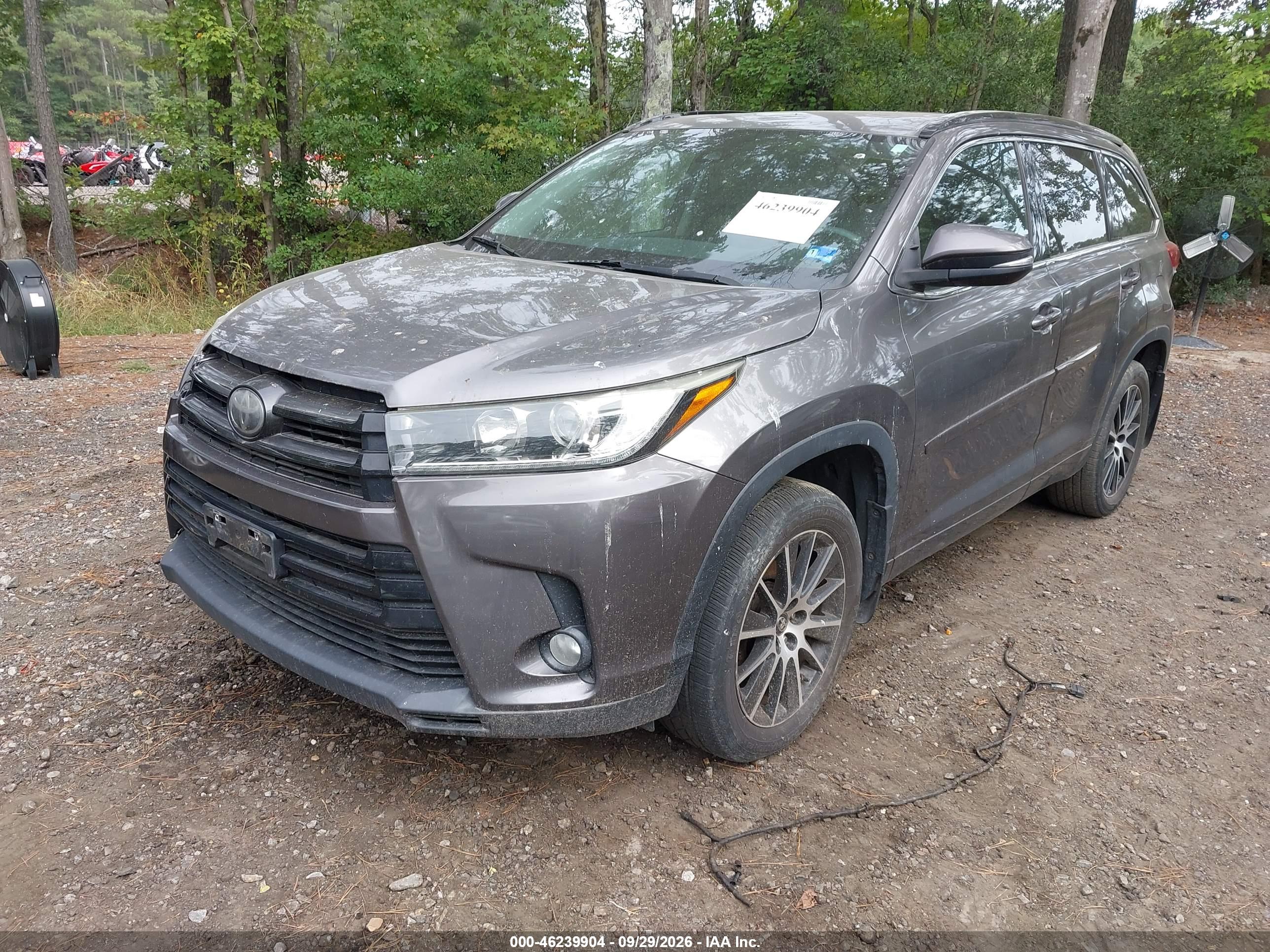 2017 TOYOTA HIGHLANDER SE — I2