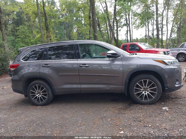 2017 TOYOTA HIGHLANDER SE — I116