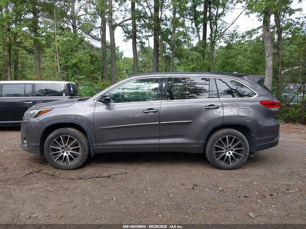 2017 TOYOTA HIGHLANDER SE — I117