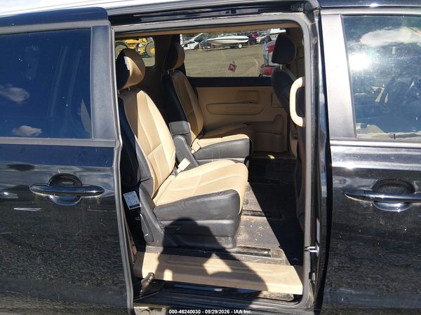 2017 KIA SEDONA LX — I8