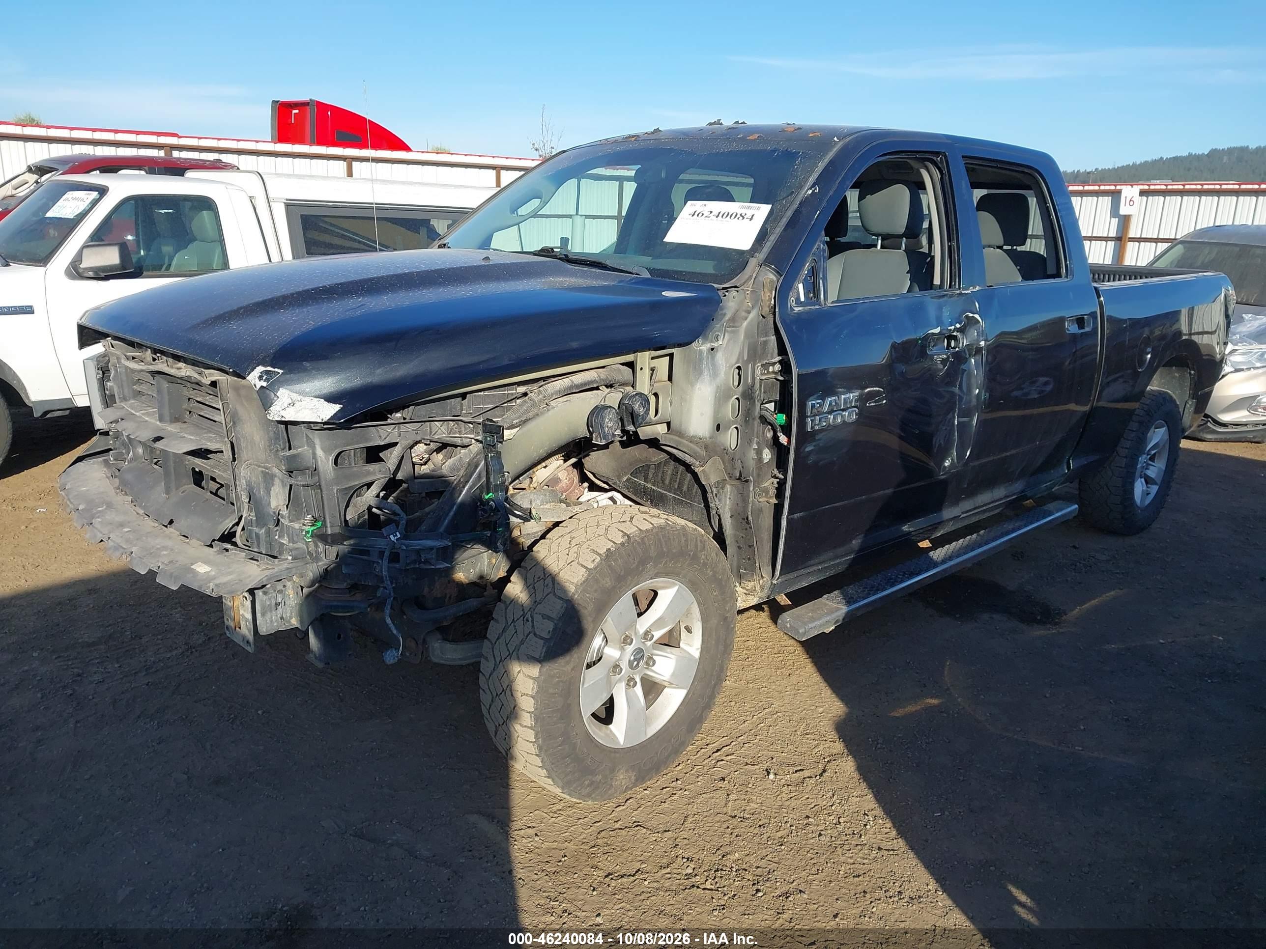 2017 RAM 1500 SLT  4X4 6'4 BOX — I2