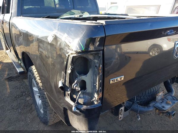 2017 RAM 1500 SLT  4X4 6'4 BOX — I6