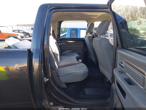 2017 RAM 1500 SLT  4X4 6'4 BOX — I8