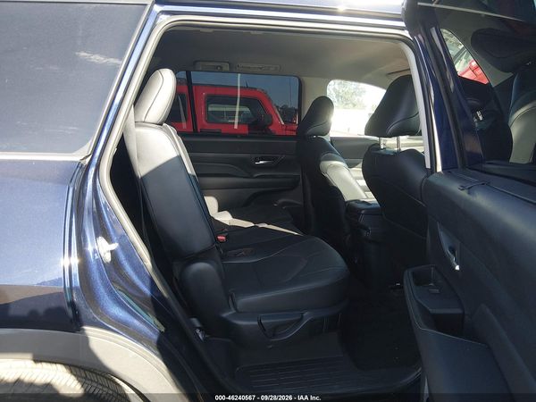 2025 TOYOTA GRAND HIGHLANDER XLE — I8