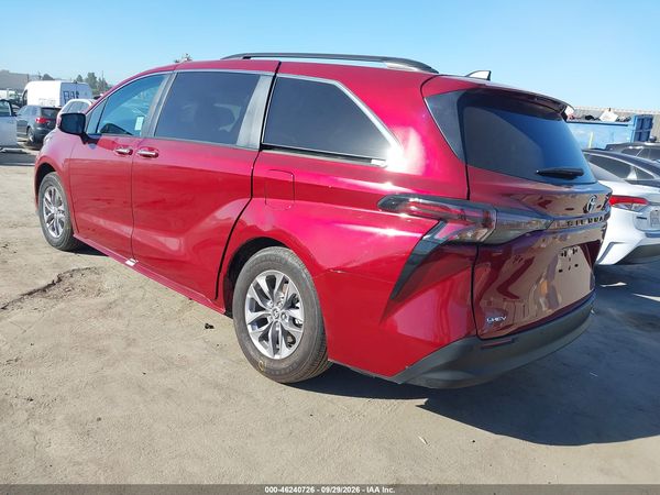 2026 TOYOTA SIENNA XLE — I3