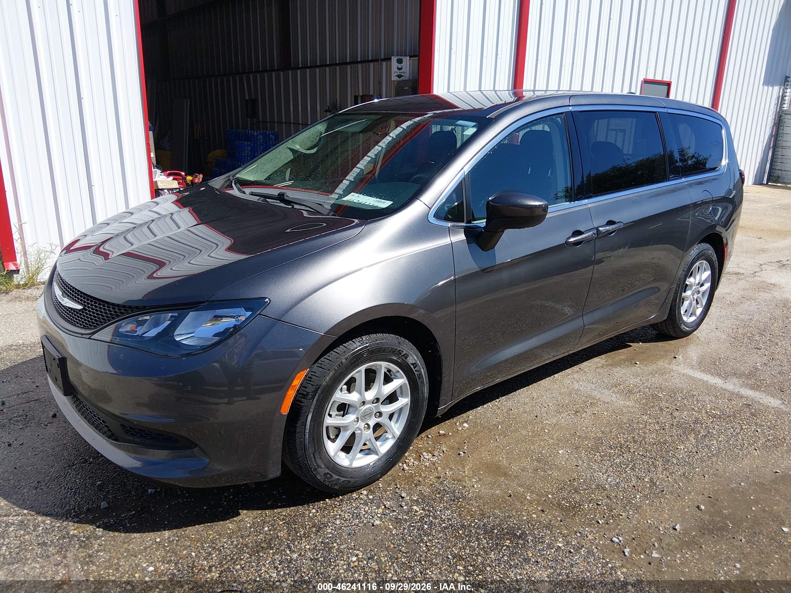2022 CHRYSLER VOYAGER LX — I2