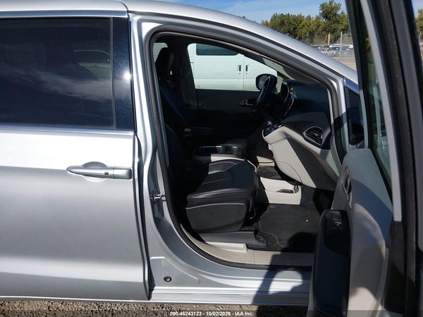 2024 CHRYSLER PACIFICA TOURING L — I5