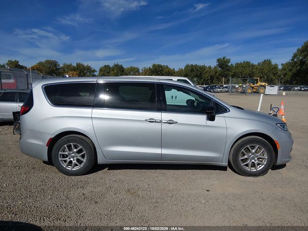 2024 CHRYSLER PACIFICA TOURING L — I116
