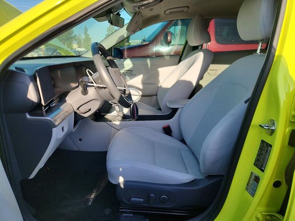 2024 HYUNDAI KONA SE