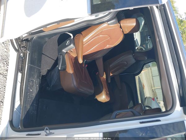 2017 CHRYSLER PACIFICA LIMITED — I8