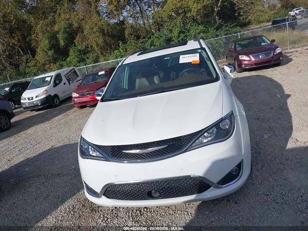 2017 CHRYSLER PACIFICA LIMITED — I115