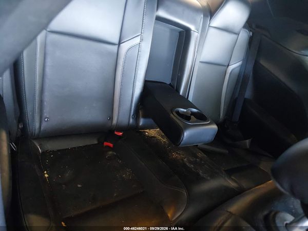 2015 DODGE CHALLENGER SXT PLUS — I8